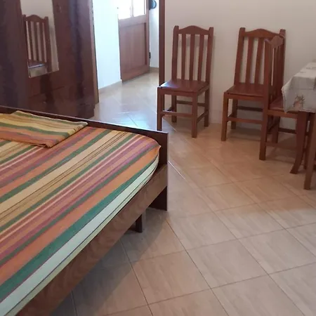 Deza Homestay *
